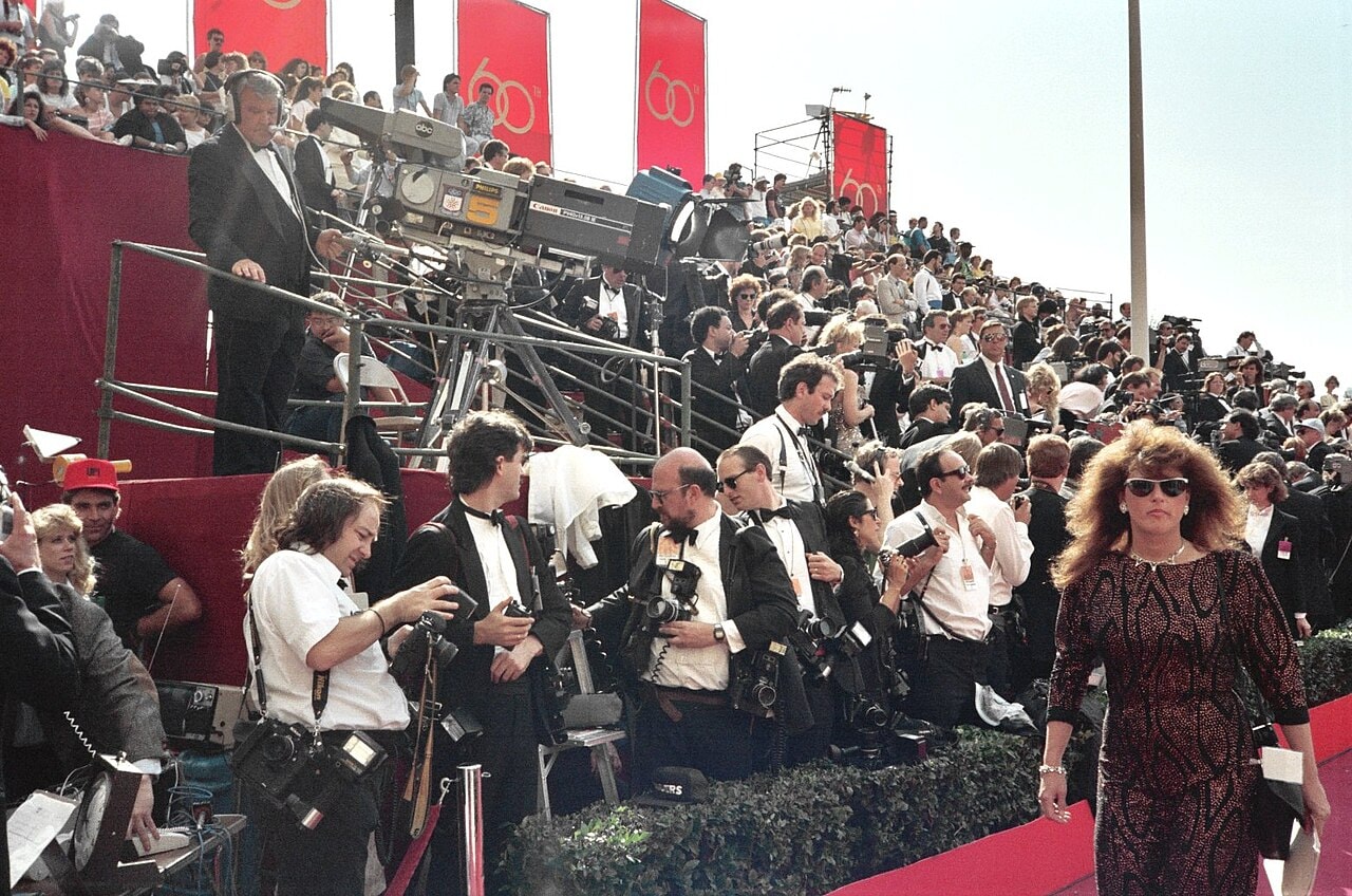 Photographes de presse alignés au bord d'un tapis rouge