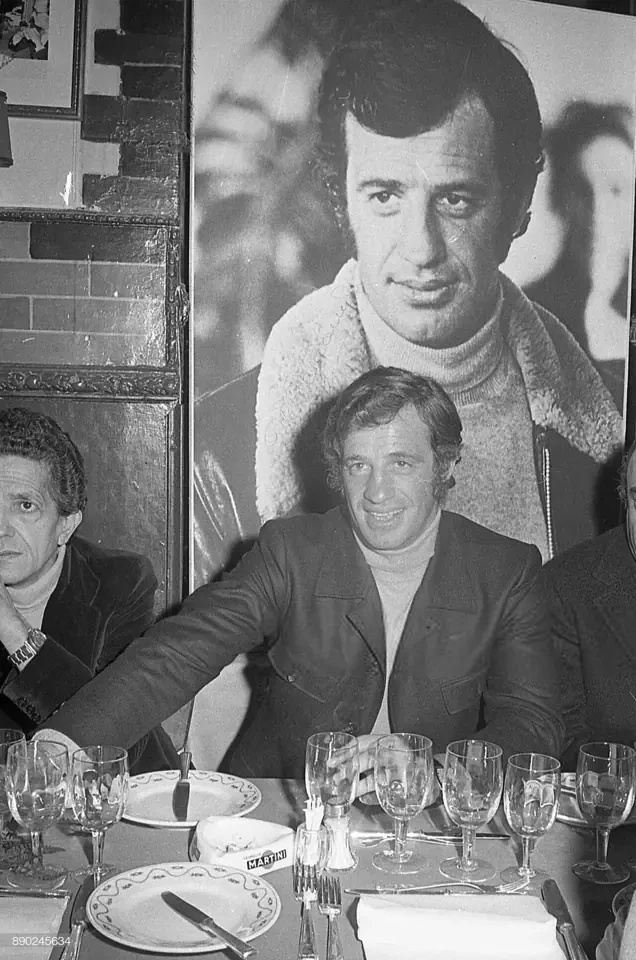 Portrait en noir et blanc de Jean-Paul Belmondo à Rome en 1971